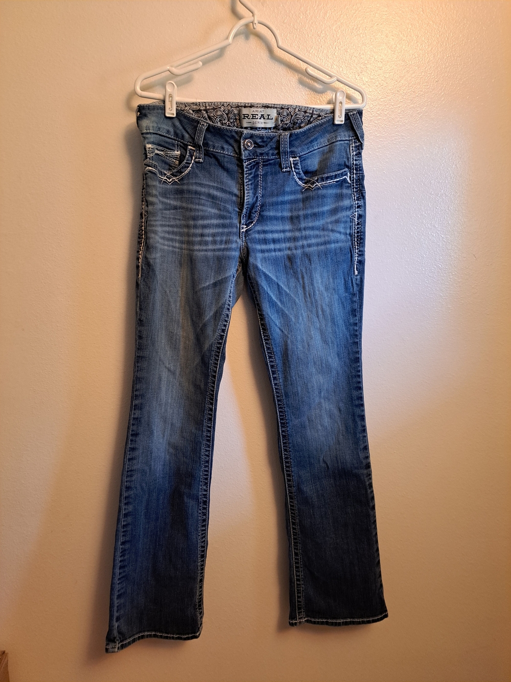 Ariat R.E.A.L. mid-rise bootcut  jeans with back-pocket whipstitch/embroidery - Picture 4 of 11